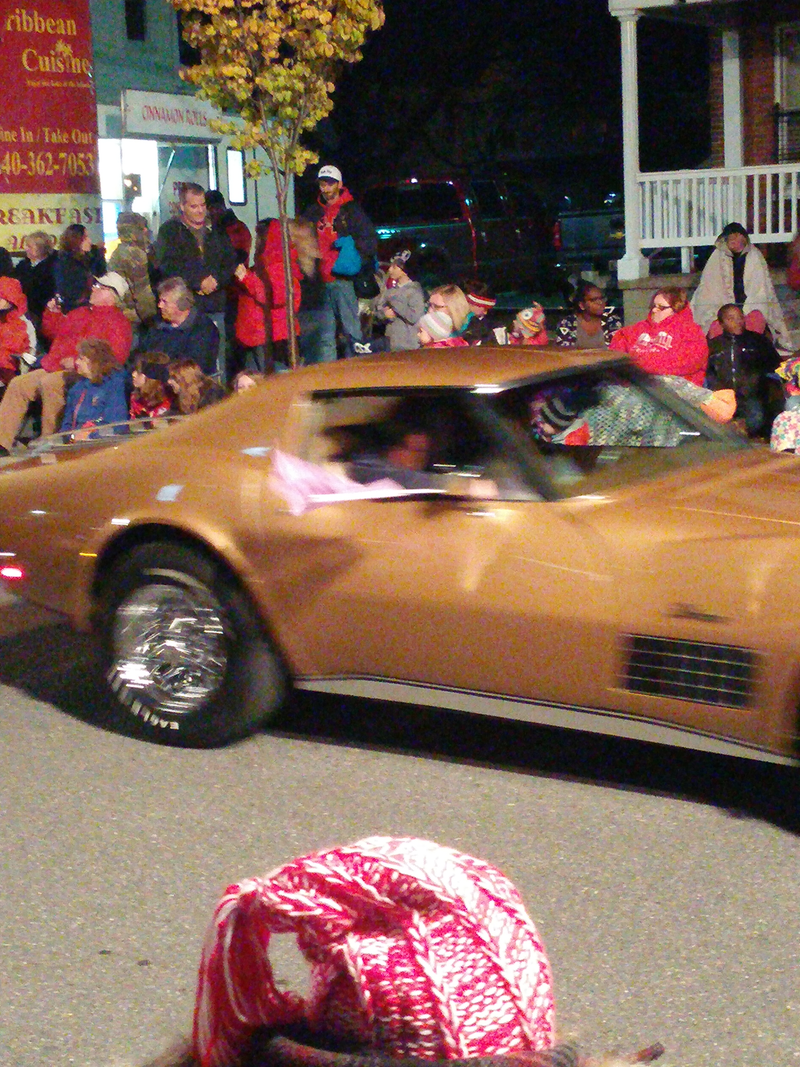 Illustration for article titled Halloween Parade Car Show Photodump